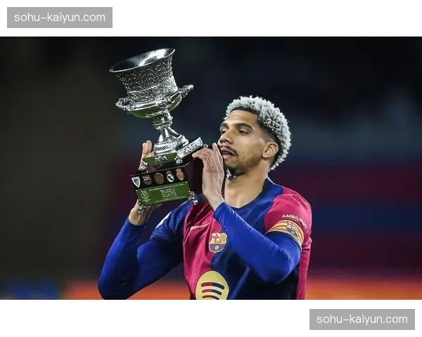 阿劳霍定位球头槌制胜 巴萨中卫成进攻端意外武器